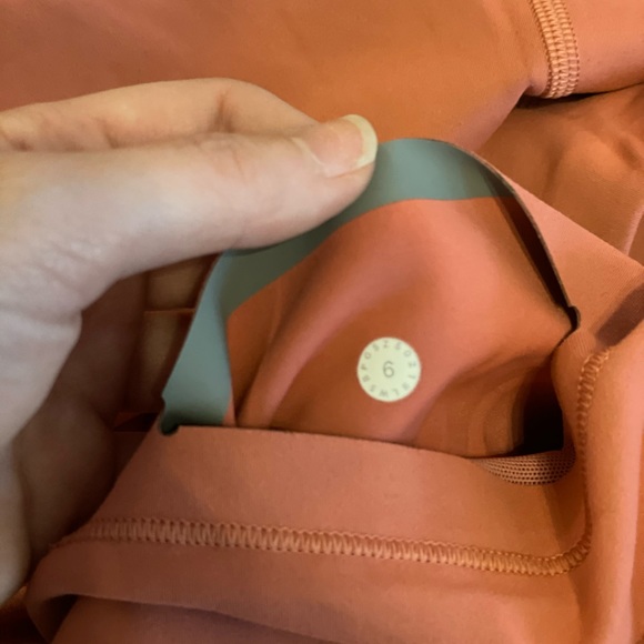 Lululemon In Movement Tight 25” Everlux Size 6 - Picture 3 of 10